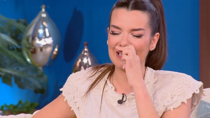 Ξέσπασε σε λυγμούς η Νικολέττα Ράλλη: «Δεν υπάρχει ασθένεια, δεν μάθαμε...»