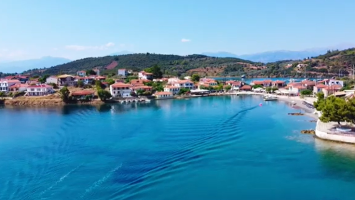 Μέσα σε μόλις 2,5 τετραγωνικά χλμ, κοντά στην Αθήνα, συμβαίνει κάτι απίθανο