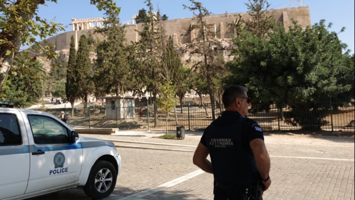 Ακρόπολη: "Ήταν τρομακτικό - Του έβαλαν τουρνικέ γιατί αιμορραγούσε πολύ"