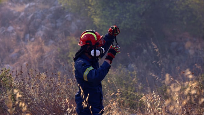 Έκτακτη ενημέρωση Πυροσβεστικής: Μάχη με 73 πυρκαγιές σε όλη τη χώρα