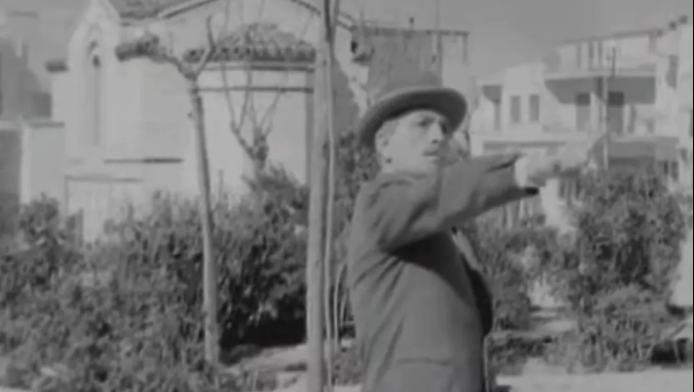Πού βρίσκεται η περίφημη πλατεία της ταινίας «Ένας ήρωας με παντούφλες»;