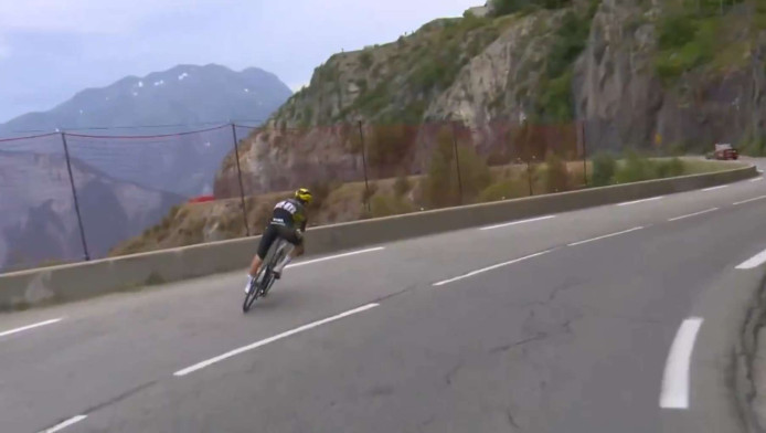 Παραλίγο τραγωδία στο Tour de France! Πως σώθηκε ποδηλάτης από γκρεμό