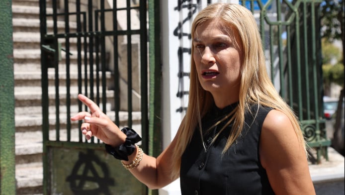 Τρόμος έξω από το σπίτι της Σέβης Βολουδάκη – "Θάνατος στη ΝΔ"