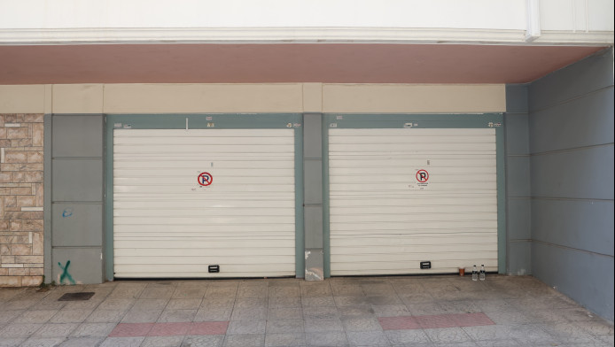 Επιτέλους: Πρόστιμο 1.500 ευρώ για αυτές τις πινακίδες σε σπίτια και γκαράζ