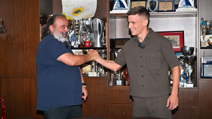 Τα "κλικ" από τις υπογραφές Βιτάλις στην ΑΕΚ - Η πρώτη ατάκα του (ΦΩΤΟ)