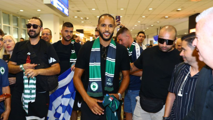 Τρέλα για Ελ Αραμπί! - Αποθέωση με συνθήματα από τους φίλους της Μαρκό