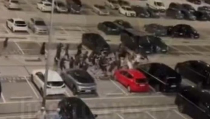 Χοντρό ξύλο στο αεροδρόμιο Ζάγκρεμπ-Συμπλοκές οπαδών Ντιναμό, Χάιντουκ (Vd)