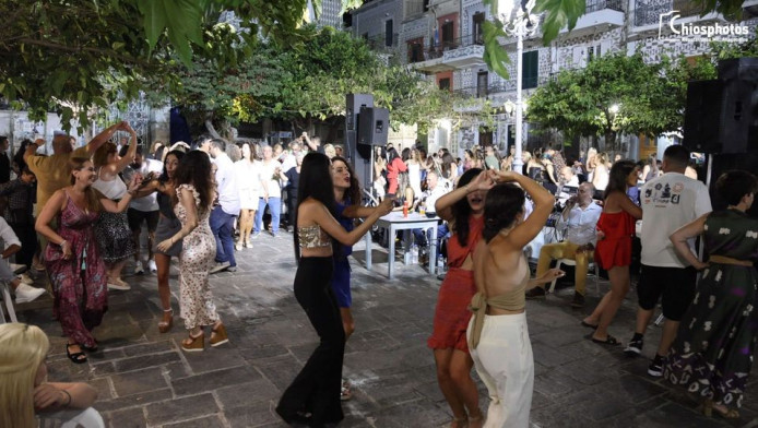 Πανηγύρια: Γιατί οι νέοι ξαναπιάνουν τον χορό - Παράδοση ή μόδα;