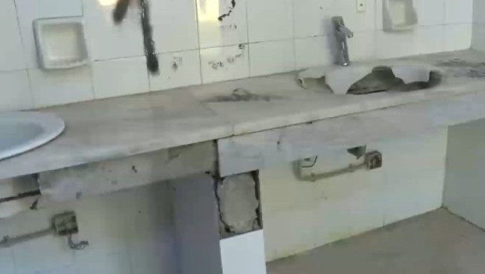 Εννιά χρονών καθάριζε τουαλέτες και σήμερα δεν ξέρει τι έχει
