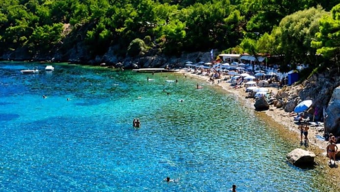 Με τις χαμηλότερες τιμές στην Ελλάδα σε φαγητό, διαμονή: Το νησί - έκπληξη