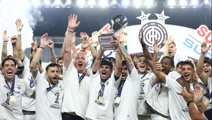 Θα πάθει υπερκούπωση! - Η απονομή του Super Cup στον ΟΦΗ (ΒΙΝΤΕΟ)
