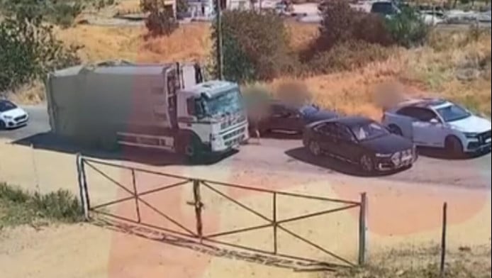 Άγριος ξυλοδαρμός οδηγού απορριμματοφόρου στη Χαλκιδική - Δείτε το ΒΙΝΤΕΟ!