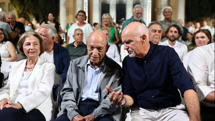 Σπάνια εμφάνιση: Δείτε πώς είναι σήμερα η Δάφνη Σημίτη (ΦΩΤΟ)
