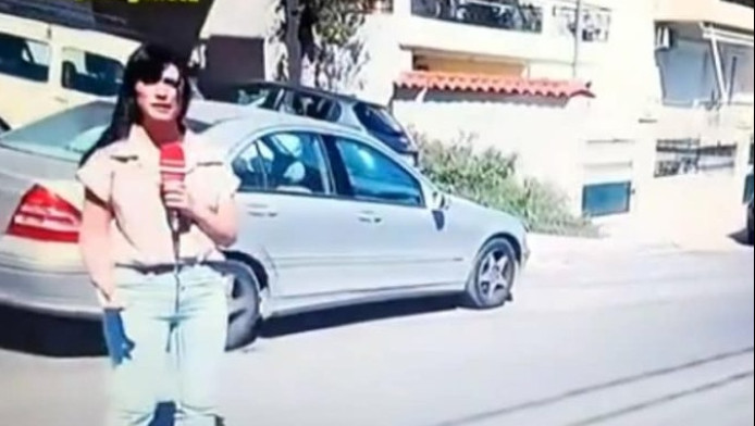 Την αναγνωρίσατε; Η μικρή Βάλια από το "Καφέ της Χαράς"… έγινε ρεπόρτερ!