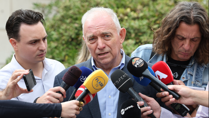 Τι "βλέπει" ο Λέκκας πίσω από την κατάρρευση του κτιρίου στην Πλάκα