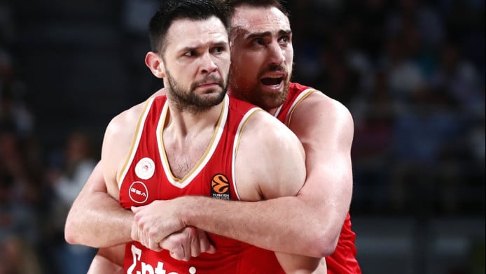 Αλλάζει θέση και ρόλο ο Παπανικολάου στον Ολυμπιακό - Αγωνία για Μιλουτίνοφ