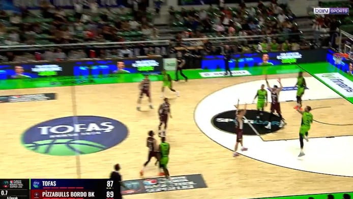 Απίθανο: Η Τόφας νίκησε με buzzer beater από την μια άκρη στην άλλη! (VID)