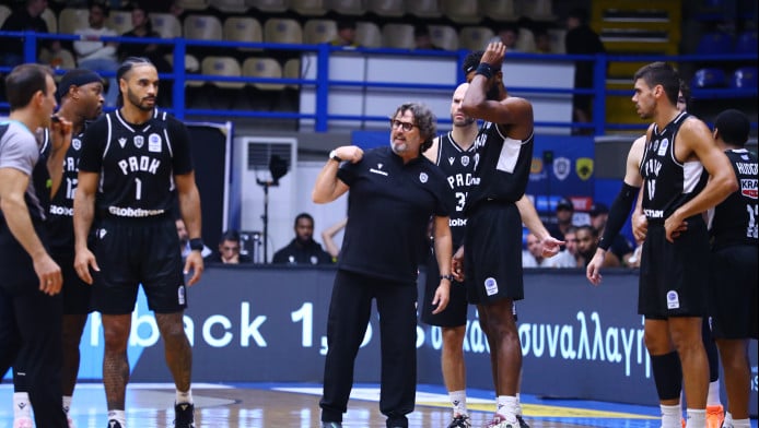 Ένταση στο Παναθηναϊκός-ΠΑΟΚ: Διαμαρτυρίες Τρινκιέρι και Καλάθη! (VD)