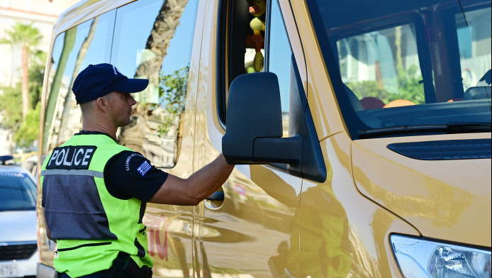 Πρόστιμο 350 ευρώ και για τους συνοδηγούς! Τί προβλέπει ο νέος ΚΟΚ;