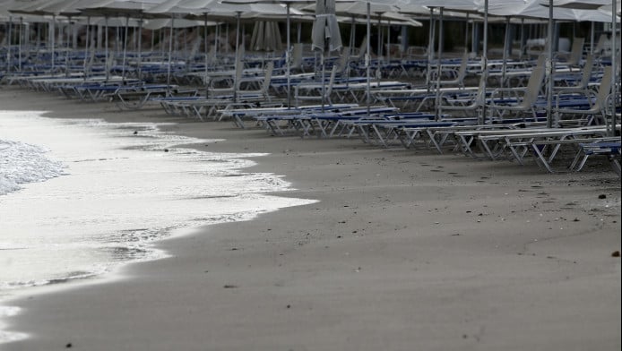Αδιανόητο: Πέθανε 82χρονος μετά από επεισόδιο για μία ξαπλώστρα