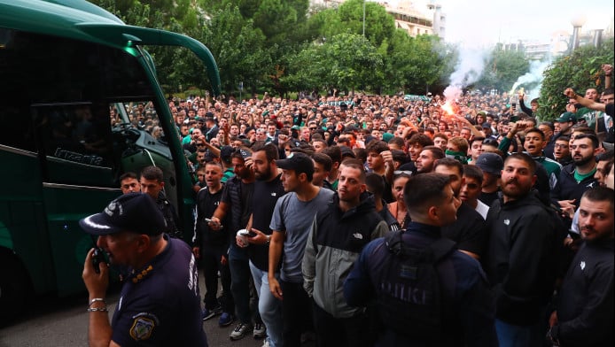 Τρελαμένοι για διπλό στο Φάληρο οι οπαδοί του ΠΑΟ - Χαμός στο ξενοδοχείο!