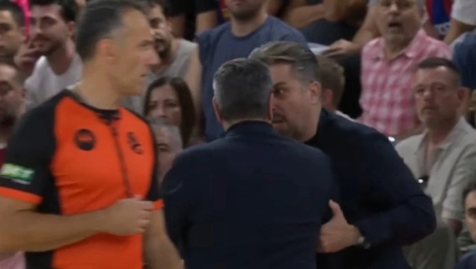 Ολυμπιακός: Ένταση στον πάγκο εν ώρα αγώνα - Τι έγινε κόντρα στη Μπάρτσα