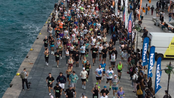 15 χρόνια Spetses Mini Marathon: Οι Σπέτσες φόρεσαν τα γιορτινά τους