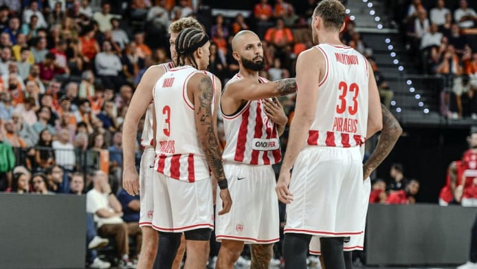 Μυθική ατάκα Μποζίκα για την επιστροφή του Ολυμπιακού από το -28