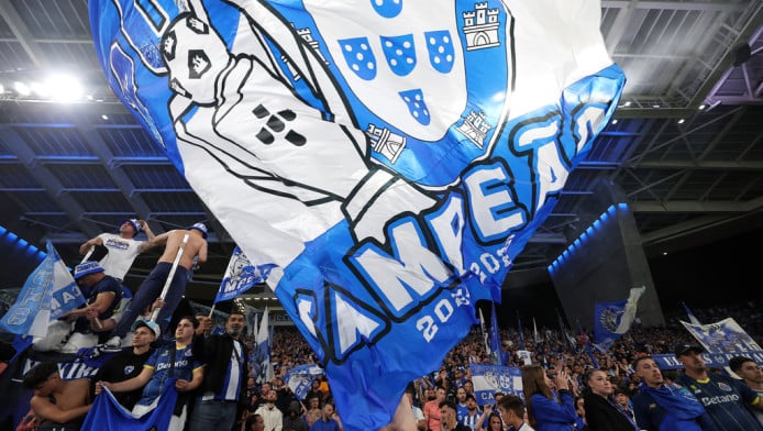 Καζάνι που βράζει η Πόρτο - Γιούχα μετά την ήττα από Αϊντχόφεν (vid)