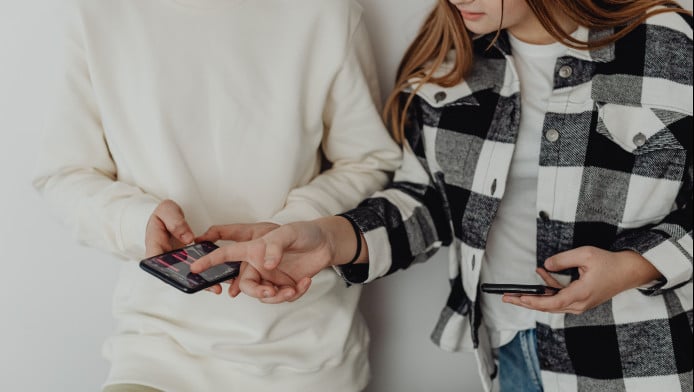 Τέλος τα social media από 15 ετών και κάτω! Η μεγάλη ανατροπή από το 2027