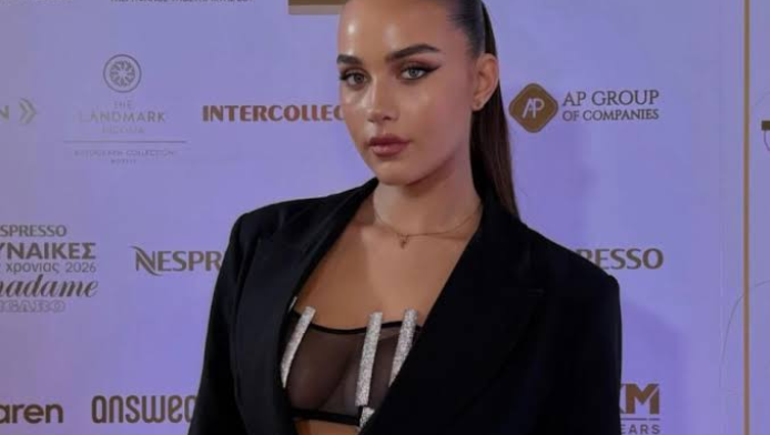 Πανέμορφη η 18χρονη κόρη των Δέλλα-Μαστροκώστα σε κοσμική εκδήλωησ! (ΦΩΤΟ)