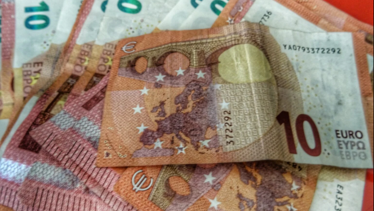 Έκτακτο δώρο Πάσχα: Ποιοι θα πάρουν τα 300 ευρώ και πότε (BINTEO)