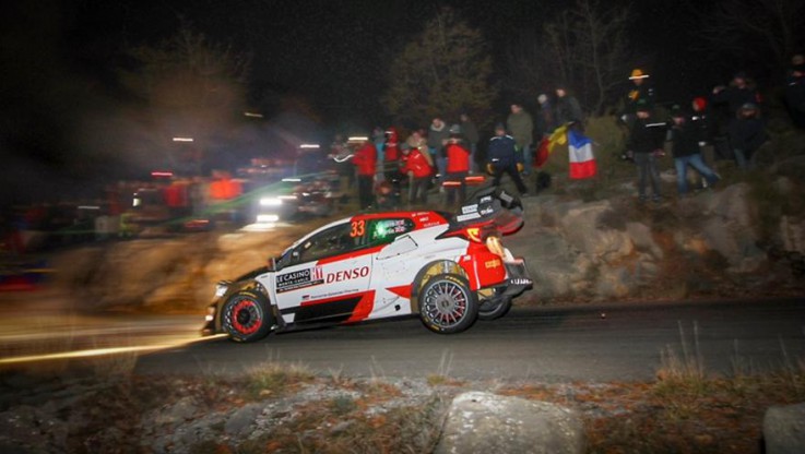 ΑΔΙΑΝΟΗΤΟ: Έκαναν σ3ξ ενώ δίπλα τους περνούσαν τα αγωνιστικά του WRC - Δείτε φωτογραφία!