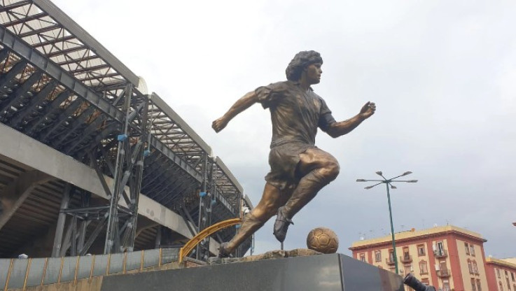 Απίστευτο κι όμως αληθινό - Ο δήμος διώχνει το άγαλμα του Μαραντόνα από το γήπεδο της Νάπολι!