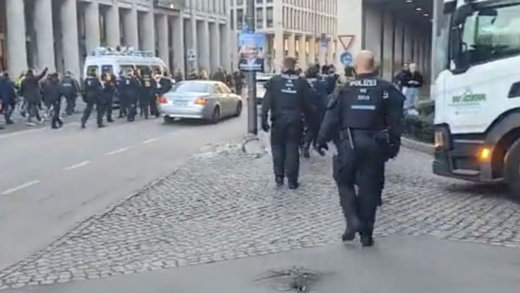 Χαμός στην Γερμανία - Σοβαρά επεισόδια και συλλήψεις πριν το Άιντραχτ - Νάπολι (ΒΙΝΤΕΟ)
