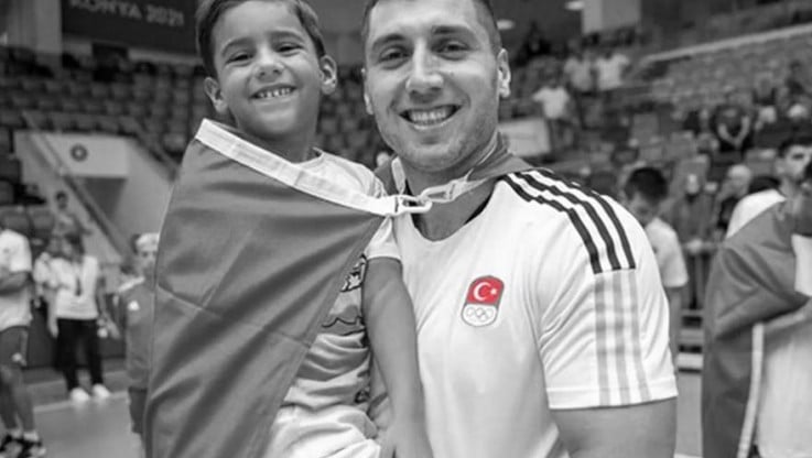 Σοκ: Νεκρός ο αρχηγός της εθνικής Τουρκίας στο χάντμπολ και ο 5χρονος γιος του από το σεισμό!