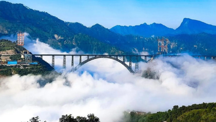 Κόβει την ανάσα! Η υψηλότερη σιδηροδρομική γέφυρα στον κόσμο