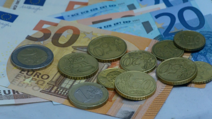 Πολύ σημαντικό: Σήμερα στους λογαριασμούς μποναμάς των 300 ευρώ - Ποιοι είναι οι δικαιούχοι