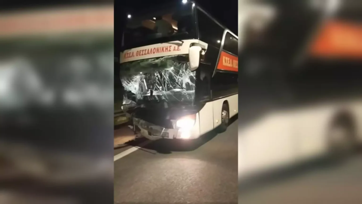 Σοκ στην Εθνική Οδό Αθηνών-Θεσσαλονίκης: Ένας νεκρός και 4 τραυματίες σε τροχαίο με ΚΤΕΛ στον Πλαταμώνα