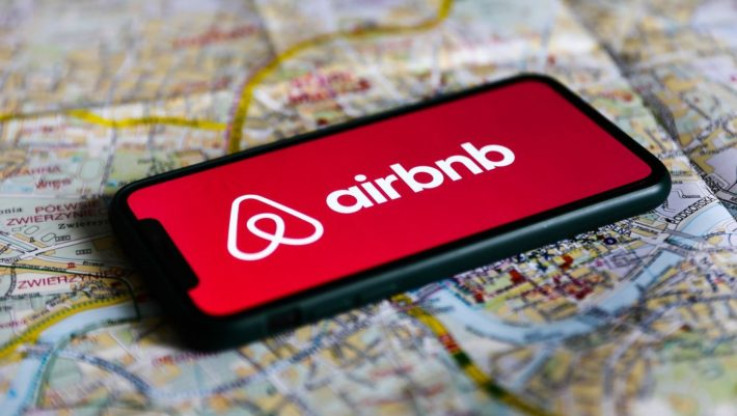 Τριπλό ράπισμα στους ιδιοκτήτες Airbnb…