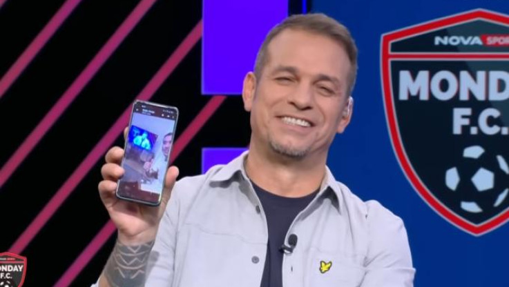 Επικό σκηνικό on air: Ο Αραούχο έστελνε selfie στον Ντέμη την ώρα της εκπομπής του! (ΒΙΝΤΕΟ)