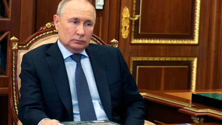 ΒΙΝΤΕΟ ΕΠΟΣ: Το παράκανε ο Πούτιν με το μπότοξ - Τα μάγουλά του θυμίζουν μπαλάκι του… γκολφ!