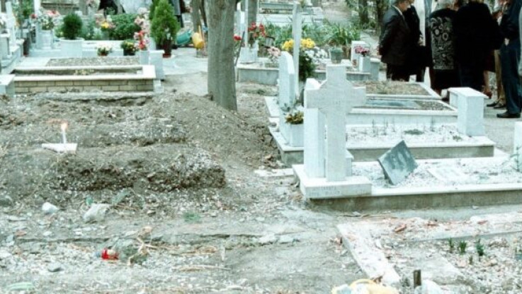Θρίλερ για 4 αδέρφια στην Πάτρα - Άνοιξαν τον τάφο της μάνας τους και δεν την βρήκαν μέσα