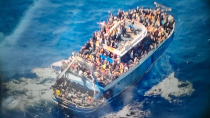 Σοκάρουν οι λεπτομέρειες της τραγωδίας στην Πύλο - Πώς βούλιαξε το πλοίο με τους μετανάστες (ΒΙΝΤΕΟ)
