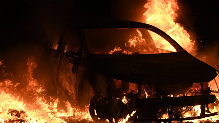 Καζάνι που βράζει η Γαλλία: Φωτιές παντού και σοκαριστικές εικόνες - Νεκρός διαδηλωτής! (ΒΙΝΤΕΟ)