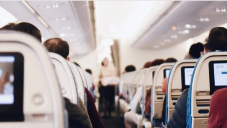 Ηράκλειο: Ανήλικος «θεριακλής» έσπασε καρέκλα όταν του απαγορεύτηκε να καπνίσει μέσα σε αεροπλάνο!