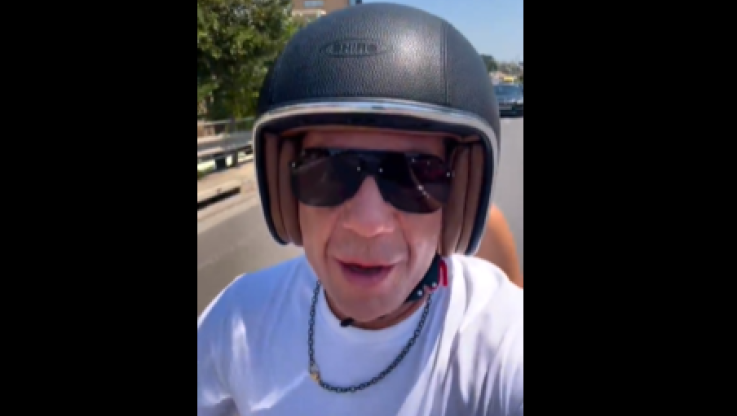 Χαμός στο instagram με τον Μαζωνάκη που βγάζει βίντεο ενώ οδηγεί μηχανάκι - Τρελό κράξιμο!