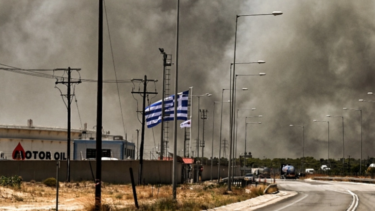 Σε κατάσταση έκτακτης ανάγκης το Λουτράκι - Εκκενώνεται οικοσμός - Κλειστή η Εθνική Οδός Αθηνών – Κορίνθου 