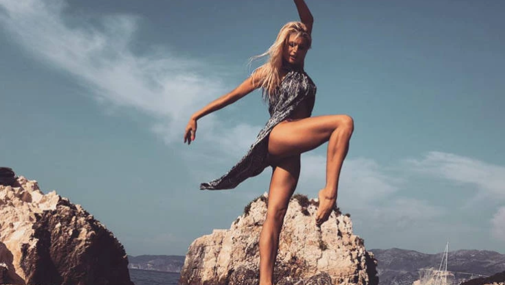 Η Όλγα Πηλιάκη ξαπλώνει στην παραλία κι εντυπωσιάζει με το θεϊκό κορμί της (ΦΩΤΟ)