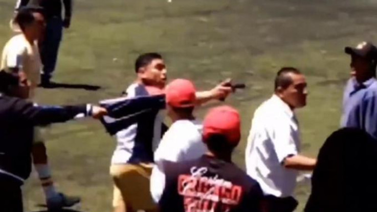 Παραλίγο μακελειό στο Μεξικό: Άνδρας έβγαλε όπλο σε αγώνα ερασιτεχνικού πρωταθλήματος! (ΒΙΝΤΕΟ)